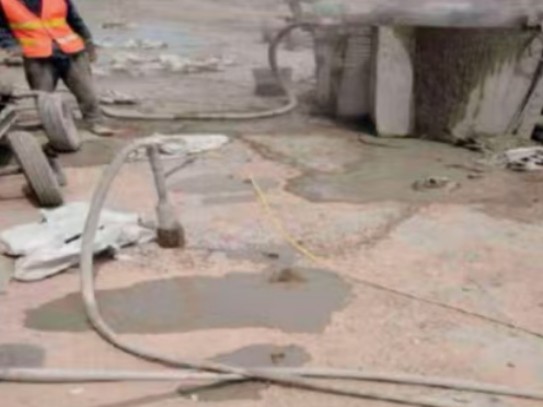 赵西垸林场水泥混凝土路面板底注浆技术 路面脱空注浆整治方案